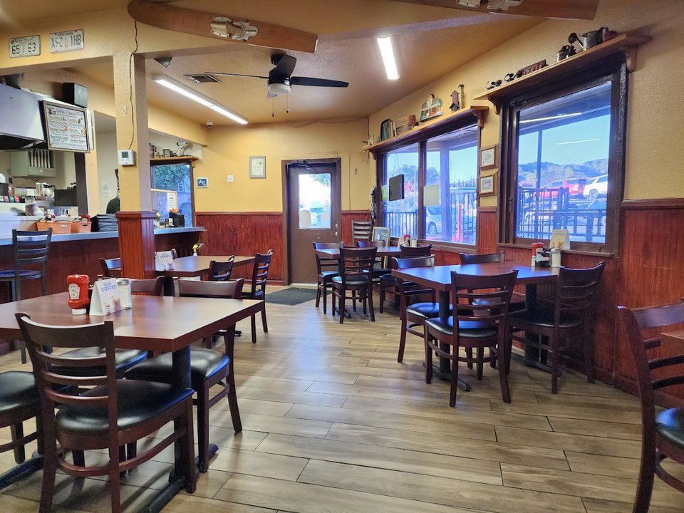 Casual diner tables with simple breakfast service.